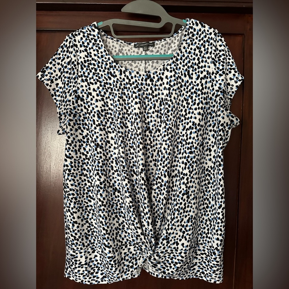 Adrianna Papell Animal Print short sleeve blouse. Sz. M